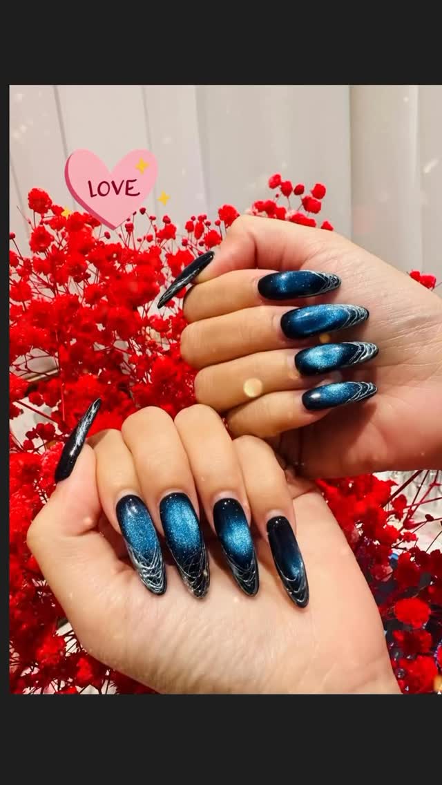 Blue cat-eye shimmer nail art